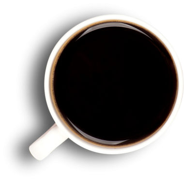 Koyu kahveyle dolu bir fincanın üst görüntüsü zengin rengini ve davetkar görünümünü vurguluyor..