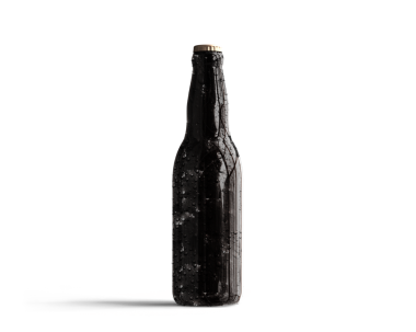 Tek bir siyah şişe, muhtemelen içecekler, yoğunlaşma ve klasik bir tasarım için..