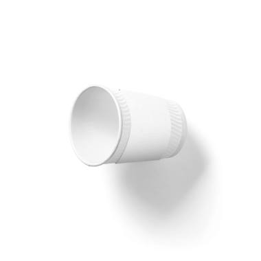 Genellikle içecekleri servis etmek için kullanılan sade beyaz bir kağıt bardak..