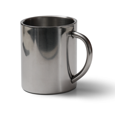 Basit silindirik bir şekli ve rahat bir sapı olan, içecekleri tutmak için tasarlanmış, paslanmaz çelik bir bardak..