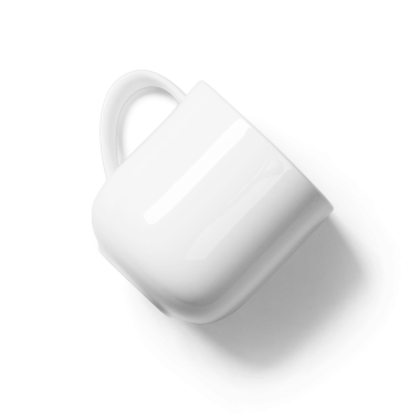 Eğik beyaz bir kupa, içecekler için tasarlanmış, minimalist bir estetik sergiliyor..