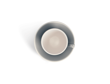 Minimalizm ve tasarımı vurgulayan bir fincan ve fincan tabağının yukarıdan aşağıya basit bir görüntüsü.