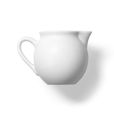 Sıvı servis etmek için tasarlanmış, sade beyaz seramik sürahi..