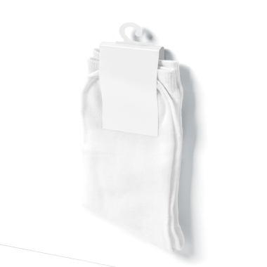 Perakende satış veya markalaşma amaçlarına uygun, boş etiketli tek bir beyaz çorap..