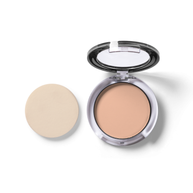 Aynanın kapağı ve aplikatörü olan pudra makyajı ürünü..