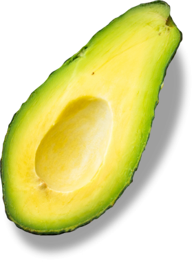 Canlı yeşil et ve tohumlarını sergileyen yarım yamalak bir avokado. Mutfak kullanımı ve sağlıklı yemek için ideal..