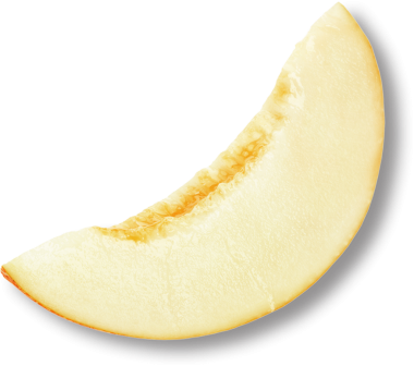 Bir dilim kavun pürüzsüz dokusunu ve doğal tatlılığını sergiliyor..