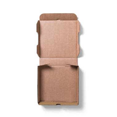 Basit, boş bir karton kutu, genellikle ambalaj veya depolama amacıyla kullanılır..