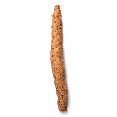 Uzun, ince, gevrek bir aperatif, muhtemelen bir ekmek çubuğu veya kraker, dokulu bir yüzeyi var..