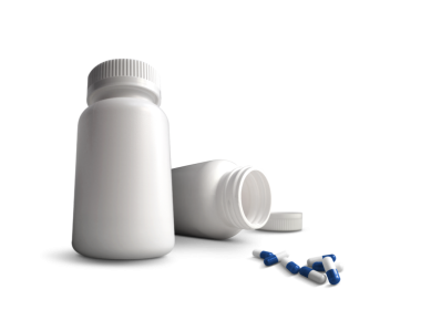 Etrafa saçılmış birkaç mavi ve beyaz kapsülü olan iki beyaz şişe ilaç ve takviyelere odaklandığını gösteriyor..