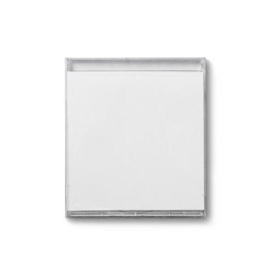 Depolama veya görüntüleme amacıyla tasarlanmış boş, şeffaf bir plastik kap.