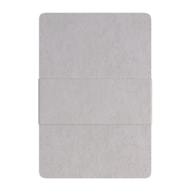 Üzerinde bant olan basit, işaretlenmemiş gri bir defter. Yazmak ya da not almak için minimalist bir tasarım öneriyor..