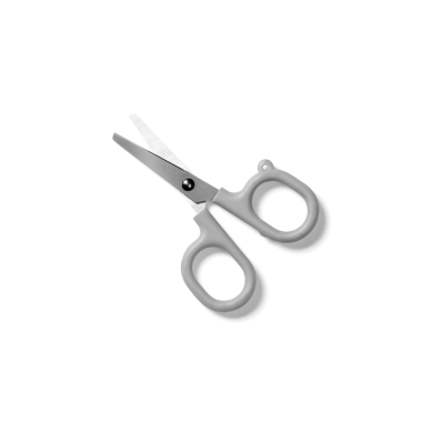 Çeşitli materyalleri kesmek için tasarlanmış, kullanım kolaylığı için yuvarlak saplı bir makas.