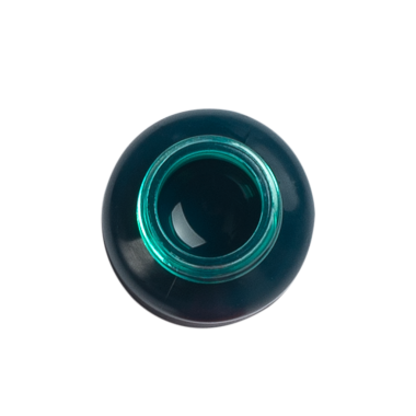 Koyu renkli bir şişenin üst görüntüsü pürüzsüz yüzeyi ve dairesel açılışı sergiliyor..