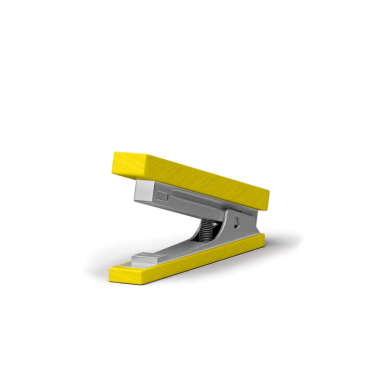 Pürüzsüz tasarımı olan sarı bir zımba. Kağıtları birbirine tutturmak için kullanılıyor..