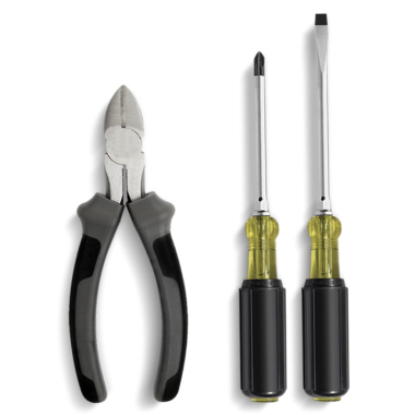 Çeşitli görevler için pense ve tornavida içeren el aletleri.