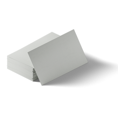 Özelleştirme ve yazdırma için hazır bir yığın boş kartvizit.