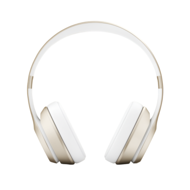 Beyaz ve altın rengi kulaklıklı şık bir çift kulaklık..