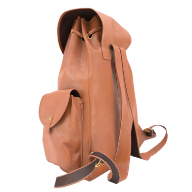 Yan cebi olan şık kahverengi deri bir sırt çantası. Kişisel eşyalar ve günlük ihtiyaçlar için ideal..