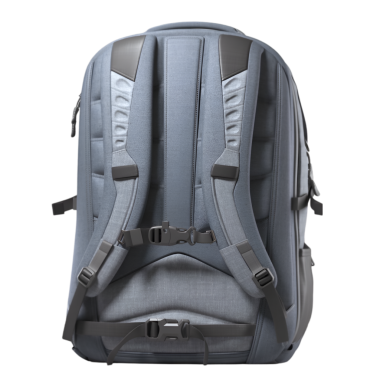 Seyahat ve günlük kullanım için tasarlanmış gösterişli, modern bir sırt çantası, yastıklı kayışlar ve çoklu kompartımanlar.