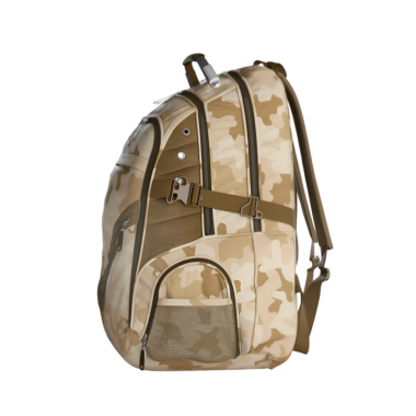 Açık hava aktiviteleri ve seyahat için tasarlanmış kamuflaj desenli bir sırt çantası..