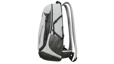 Günlük kullanım ve seyahat için uygun işlevsellik ve tarz için tasarlanmış şık, modern bir sırt çantası..