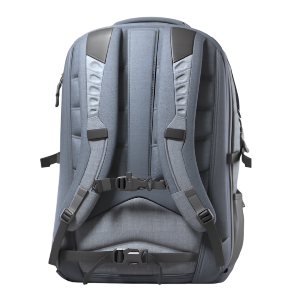 Seyahat ve günlük kullanım için tasarlanmış gösterişli, modern bir sırt çantası, yastıklı kayışlar ve çoklu kompartımanlar.