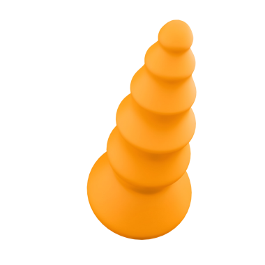 Çoklu katmanlı turuncu koni şekilli bir nesne. İşaretleme, yönlendirme veya dekoratif amaçlar için kullanılıyor..