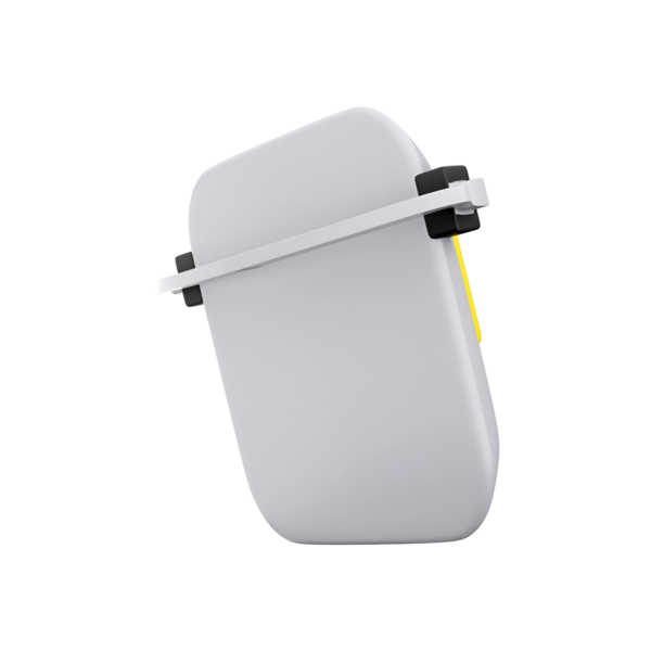 Siyah tokalı, depolama veya organizasyon için uygun bir minimalist, modern beyaz kap..