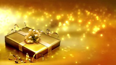 Altın kurdeleli hediye kutuları ve altın arkaplanda noel baloları.