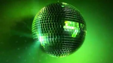 Ayna yüzeyinde yansıması olan disko topu