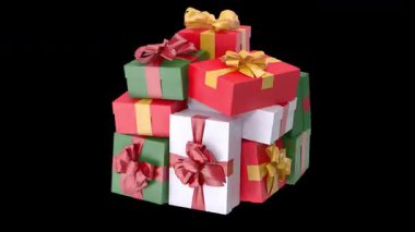 Renkli bir hediye yığını. Kutlamalar ve özel günler için mükemmel..