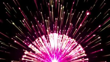 Pembe ve altın renginde parlak bir havai fişek gösterisi.