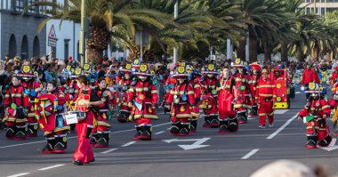 SANTA CRUZ DE TENERIFE, SPAIN - FEBRUARY 21, 2023: Coso parade - along the Avenida de Anaga, official end of Carnival. Again march carnival groups, floats, decorated cars and the Carnival Queens.