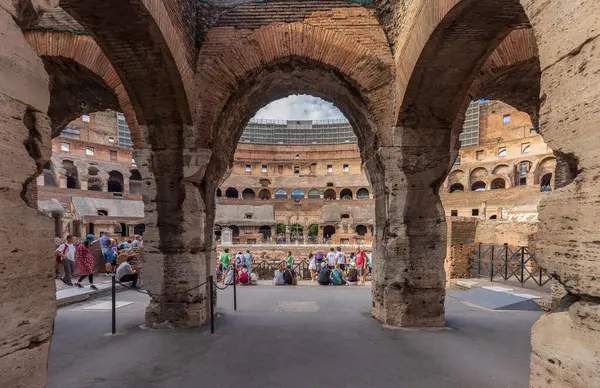 ROME, ITALY - 25 MAYIS 2022: Roma, İtalya 'da Kolezyum.