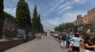 Roma, İtalya - 26 Mayıs 2022: Roma 'daki Arkeoloji Parkı. Colosseum parco