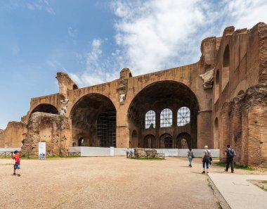 Roma, İtalya - 26 Mayıs 2022: Roma 'daki Arkeoloji Parkı. Colosseum parco