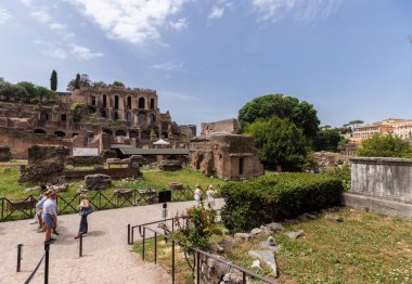 Roma, İtalya - 26 Mayıs 2022: Roma 'daki Arkeoloji Parkı. Colosseum parco