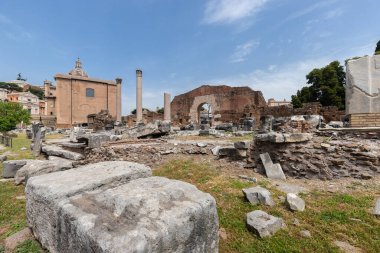 Roma, İtalya - 26 Mayıs 2022: Roma 'daki Arkeoloji Parkı. Colosseum parco