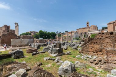 Roma, İtalya - 26 Mayıs 2022: Roma 'daki Arkeoloji Parkı. Colosseum parco