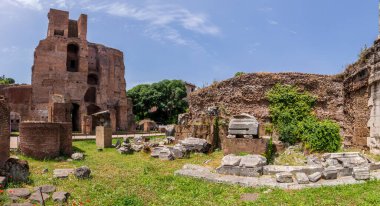 Roma, İtalya - 26 Mayıs 2022: Roma 'daki Arkeoloji Parkı. Colosseum parco