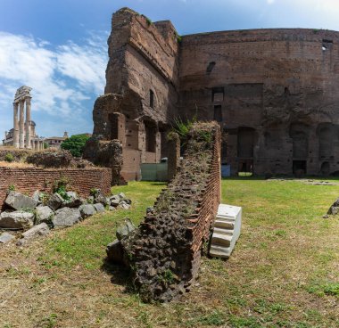 Roma, İtalya - 26 Mayıs 2022: Roma 'daki Arkeoloji Parkı. Colosseum parco