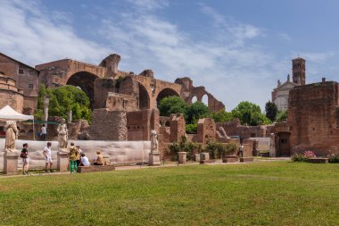 Roma, İtalya - 26 Mayıs 2022: Roma 'daki Arkeoloji Parkı. Colosseum parco