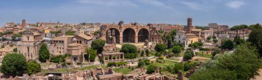 Roma, İtalya - 26 Mayıs 2022: Roma 'daki Arkeoloji Parkı. Colosseum parco
