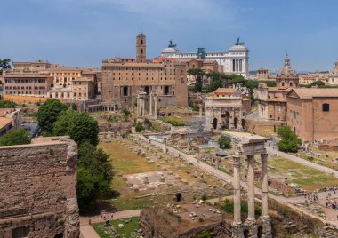 Roma, İtalya - 26 Mayıs 2022: Roma 'daki Arkeoloji Parkı. Colosseum parco