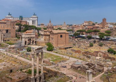 Roma, İtalya - 26 Mayıs 2022: Roma 'daki Arkeoloji Parkı. Colosseum parco
