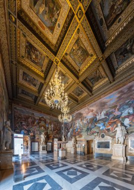 ROME, ITALY - 24 Mayıs 2022: Roma, İtalya 'daki Capitoline Müzesi' nin odalarından birinde müze Papa XII. Clement 'in isteği üzerine 1734 yılında halka açıldı..