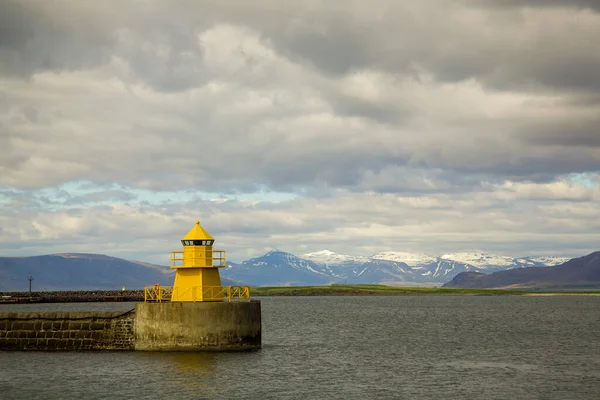 Желтый Маяк Nordurgardi Входа Порт Рейкьявик Исландии — стоковое фото