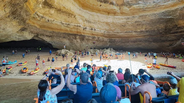 Θαλάσσια Ακτή Και Σπήλαιο Benagil Κοντά Στην Albufeira Πορτογαλία Καλοκαίρι — Φωτογραφία Αρχείου