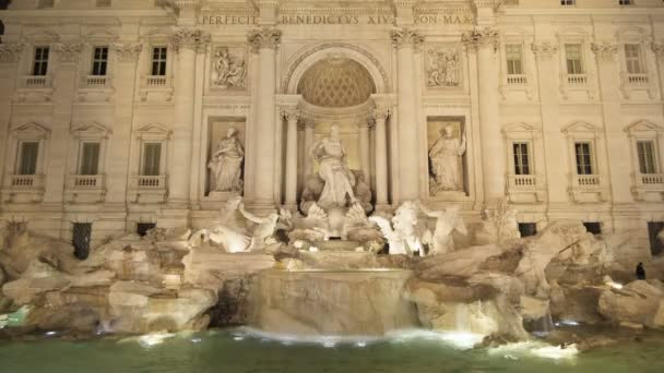 Belyst Trevi Fontän Rom Natten Berömda Turistiska Italienska Landmärken Uhd — Stockvideo